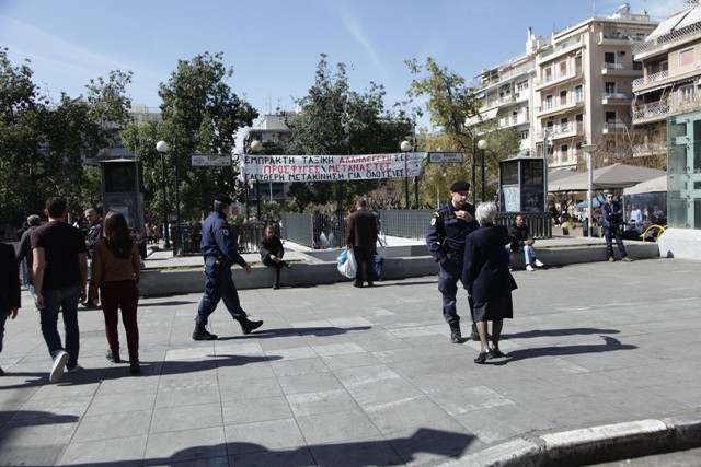 Η ΕΛΑΣ «σκούπισε» την πλατεία Βικτωρίας (Photos-Video) - Media