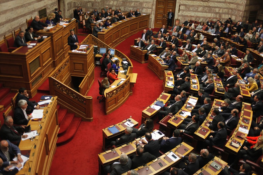 «Μετωπική» κυβέρνησης - αντιπολίτευσης στη Βουλή με αφορμή τη Δικαιοσύνη (Live) - Media
