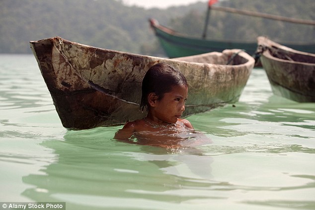 Τα μέλη της φυλής Μόκεν αναπτύσσουν χαρακτηριστικά… δελφινιών - Media