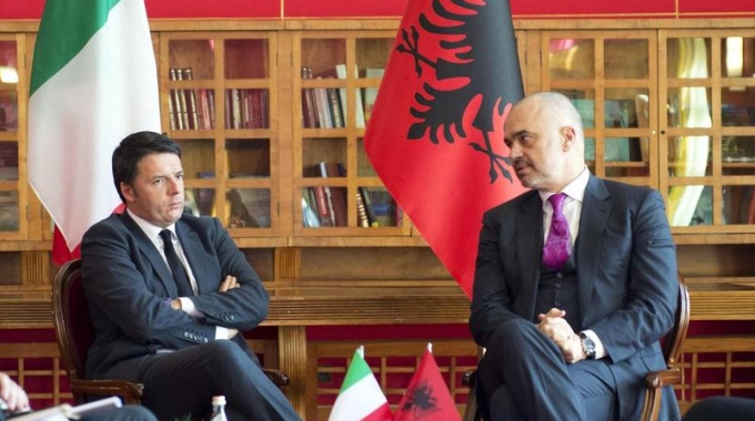 Συμφώνησαν Ιταλία - Αλβανία για την αναχαίτιση προσφυγικών ροών από την Ελλάδα - Media