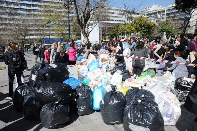 Τραγωδία στη Θεσσαλονίκη: ΙΧ συγκρούστηκε με λεωφορείο και παρέσυρε δύο γυναίκες – Μία νεκρή - Media