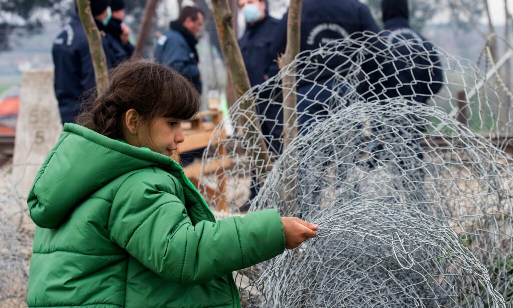 Guardian: Η πολιτική της Μέρκελ μετατρέπει την Ελλάδα σε τεράστιο κέντρο υποδοχής προσφύγων - Media