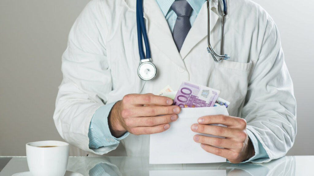 Συνελήφθη γιατρός για φακελάκι - Ζήτησε 1.000€ - Media