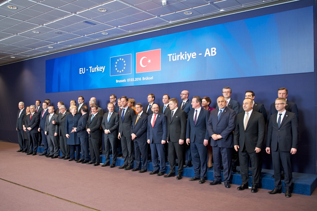 Ομόφωνη συμφωνία Ε.Ε. - Τουρκίας για το προσφυγικό - Media