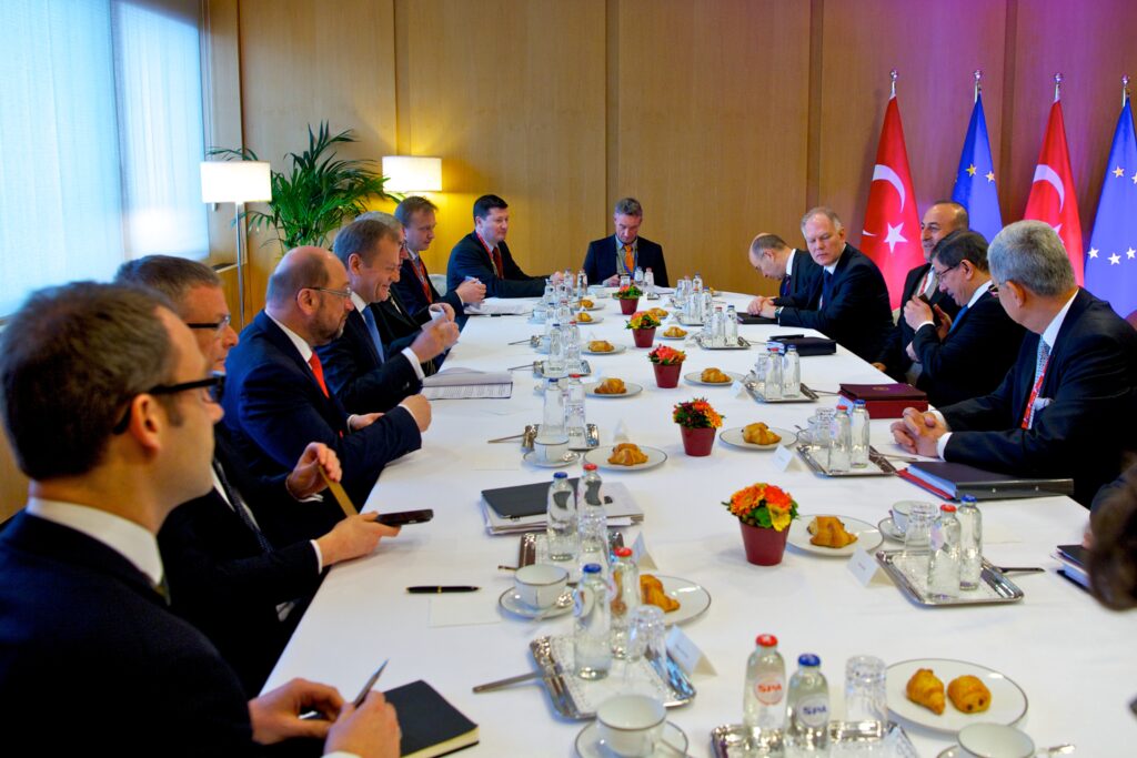 Ευρωτουρκικό παζάρι στις Βρυξέλλες για το προσφυγικό - Σε τι ελπίζει η Ελλάδα - Media