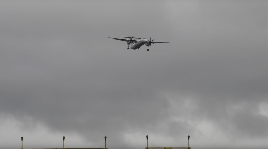 Επική προσγείωση στο… ανεμοδαρμένο αεροδρόμιο του Μάντσεστερ (Video) - Media