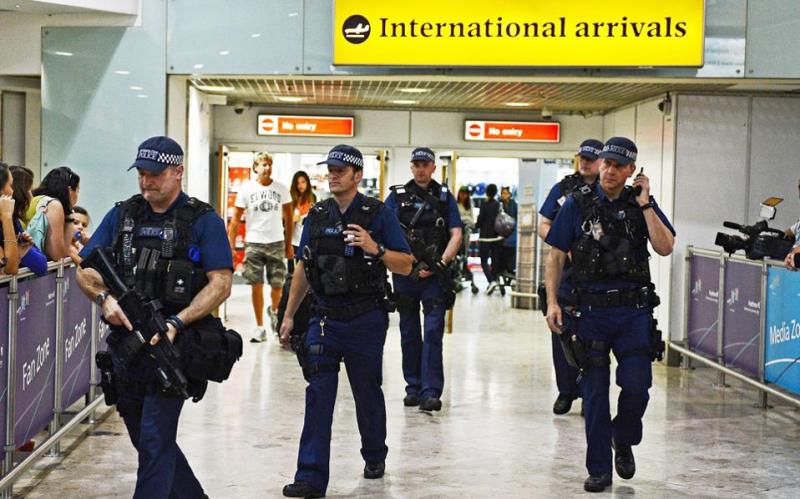 «Δεν είναι απαραίτητο να αυστηροποιηθούν οι έλεγχοι στα αεροδρόμια», λέει Ευρωπαίος αξιωματούχος   - Media