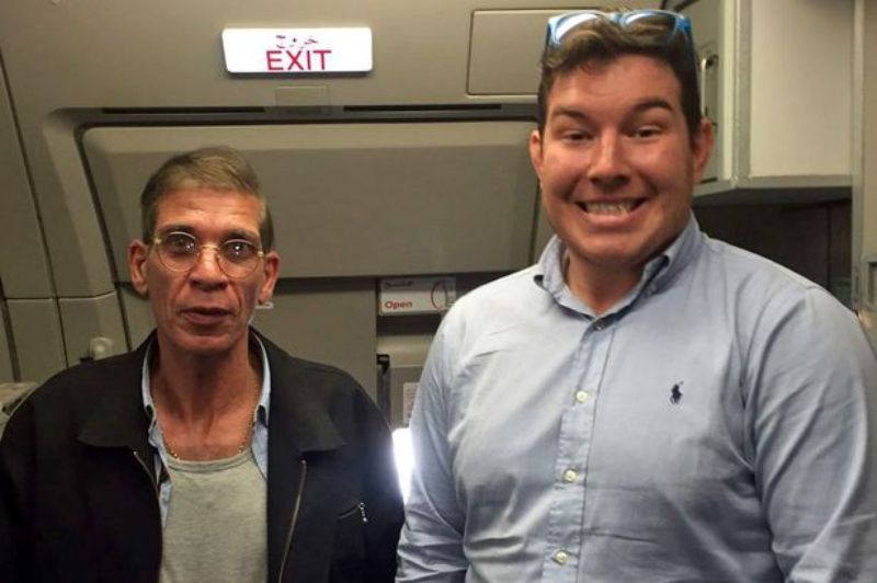 Άσχημα νέα για τον Άγγλο που φωτογραφήθηκε γελώντας με τον Αιγύπτιο αεροπειρατή στο αεροπλάνο   - Media