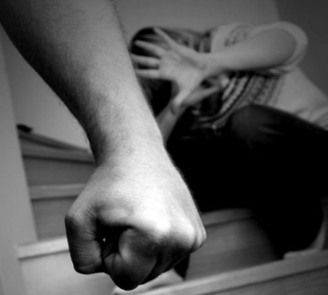 Άγριος ξυλοδαρμός 35χρονης στο Βόλο - Media