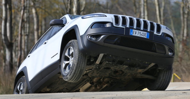 Ανάκληση JEEP Cherokee για ελαττωματικό κοτσαδόρο - Media