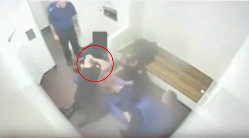 Γυναίκα αστυνομικός και ένας αξιωματικός απολύθηκαν επειδή αντί να κάνουν περιπολία, εκείνοι έκαναν σεξ σε ξενοδοχείο (Photos) - Media