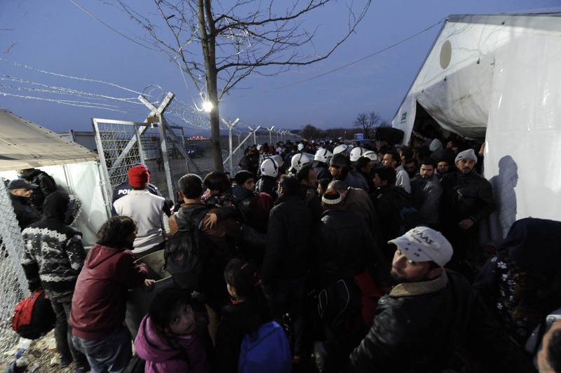 Ειδομένη: Ανοικτά τα σύνορα - 500 πρόσφυγες πέρασαν στην ΠΓΔΜ (Photos) - Media