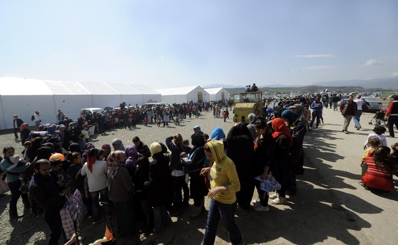 Απελπισία στην Ειδομένη - Αντιμέτωποι και με τους ισχυρούς ανέμους οι πρόσφυγες (Video - Photos) - Media