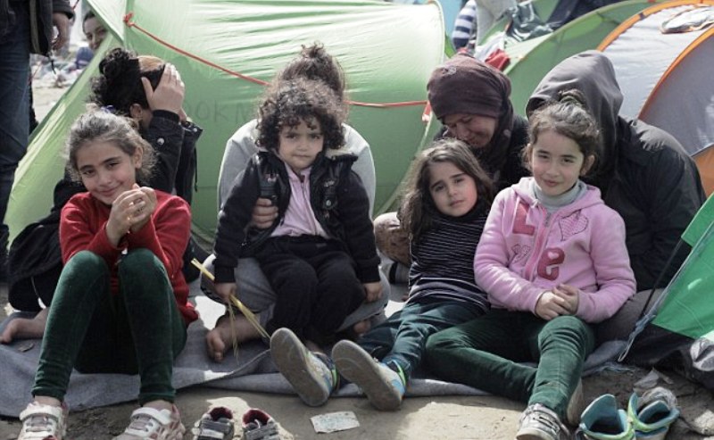 Ειδομένη: Εικοσιτετράχρονη Σύρια γέννησε σε σκηνή - Media