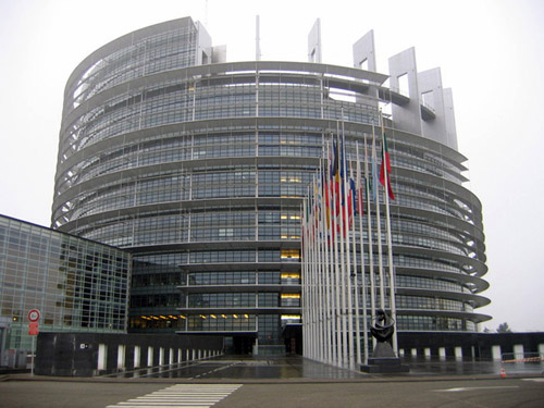 «Πράσινο φως» από την ΕΕ για στήριξη προς την Ελλάδα για τους πρόσφυγες - «Γκρίνια» από την Αυστρία - Media