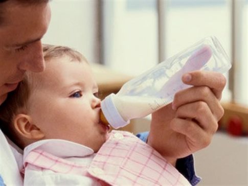 Πότε οι διάρροιες και οι έμετοι στα παιδιά είναι από αλλεργία στο γάλα; - Media