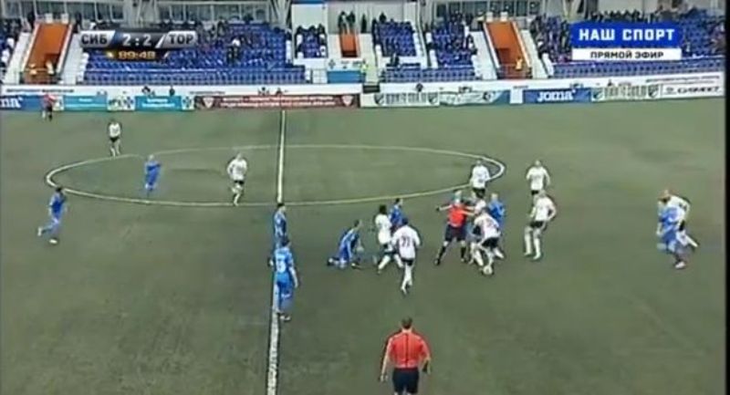 Άγριο ξύλο σε ποδοσφαιρικό αγώνα – κλωτσιές, μπουνιές ανάμεσα σε ποδοσφαιριστές (Video) - Media