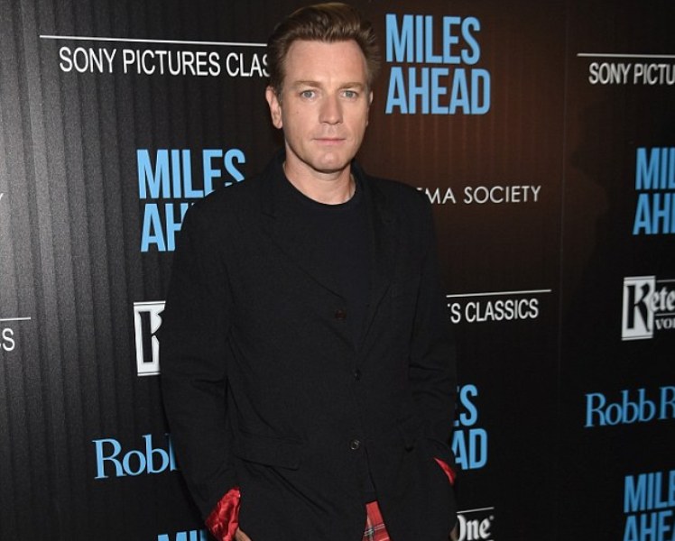 Η κούκλα κόρη, επισκίασε τον διάσημο μπαμπά… (Photos) - Media