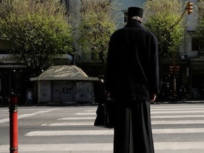 «Ροζ» σκάνδαλο στο Κιλκίς: Ιερέας έβγαλε τα ράσα και έφυγε με το παγκάρι και… ερωμένη - Media