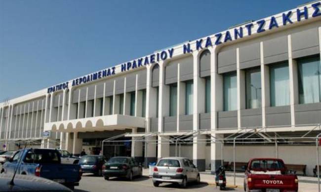 Πανικός στο αεροδρόμιο του Ηρακλείου – Το ΕΚΑΒ παρέλαβε τουρίστρια  - Media