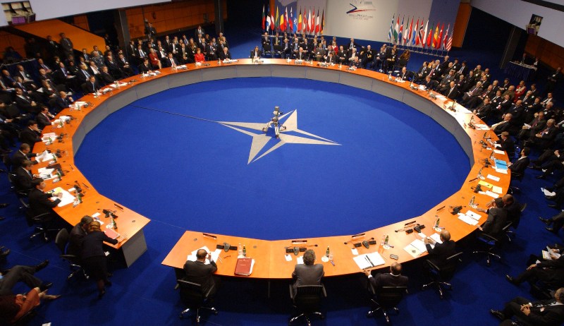 H αμερικανική διοίκηση του ΝΑΤΟ στην Ευρώπη επέβαλε περιορισμούς ανεπίσημων ταξιδιών προς τις Βρυξέλλες - Media