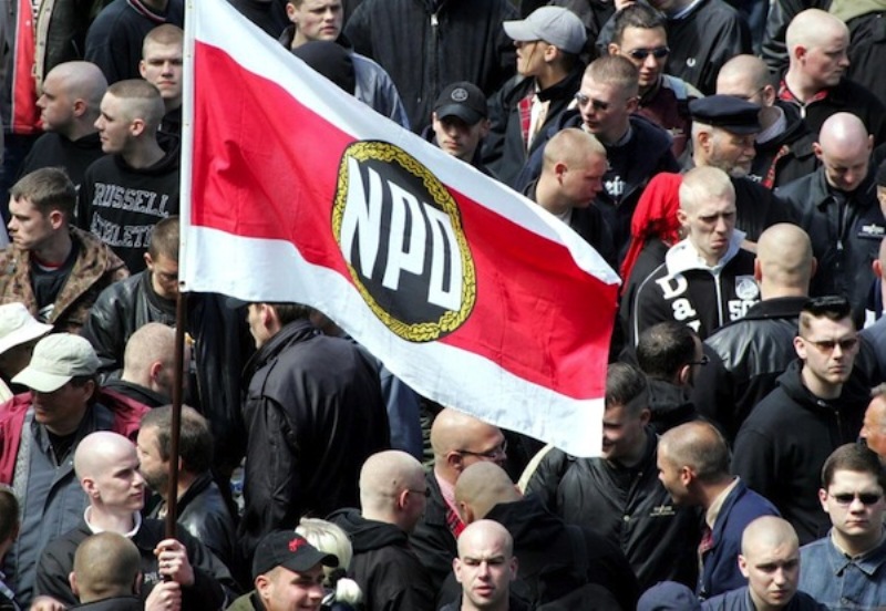 Γερμανία: Σύροι πρόσφυγες βοήθησαν στέλεχος του νεοναζιστικού κόμματος NPD, θύμα τροχαίου ατυχήματος - Media