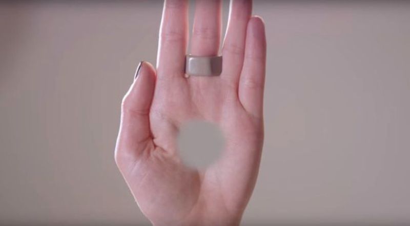 Εντυπωσιακό οπτικό τρικ σας κάνει να βλέπετε μια τρύπα στο χέρι σας! (Video) - Media