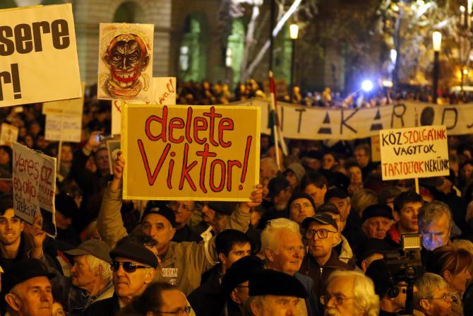 Είκοσι χιλιάδες διαδηλωτές στο κέντρο της Βουδαπέστης ενάντια στην εκπαιδευτική πολιτική του Βίκτωρ Όρμπαν - Media