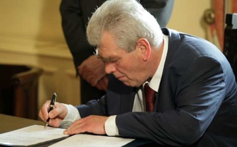 Στη Βουλή δικογραφία κατά Παπαγγελόπουλου - Media