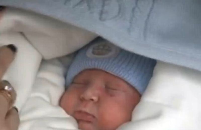 25χρονη μητέρα πουλάει με χαρά τον μόλις 10 ημερών γιο της για 2.000 ευρώ! (Video) - Media