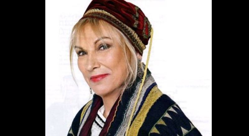 H Φωτεινή Πιπιλή μπέρδεψε τις απόκριες με την 25η Μαρτίου και ντύθηκε… Μπουμπουλίνα! (Photo) - Media