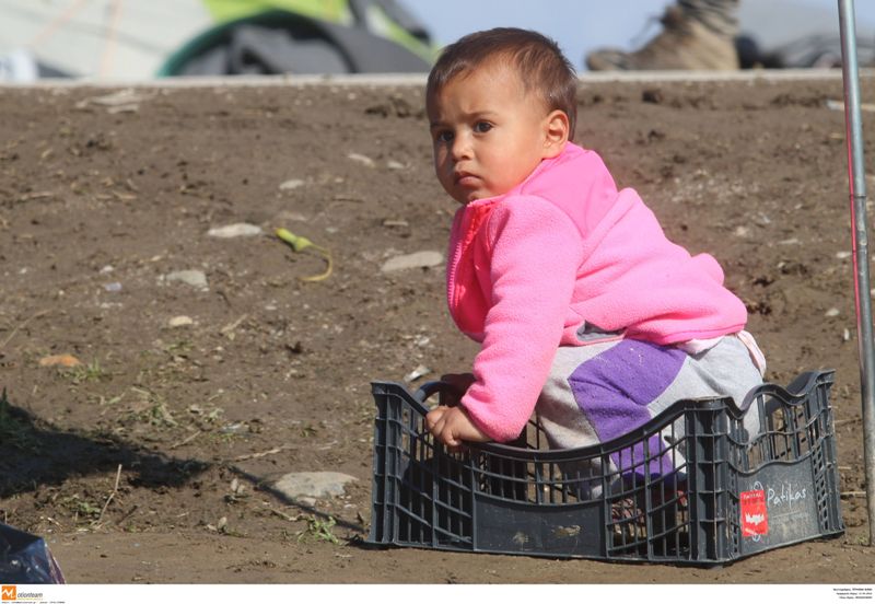 Σταθερός ο αριθμός των προσφύγων στην Ελλάδα - Περισσότεροι από 10.000 στην Ειδομένη - Media