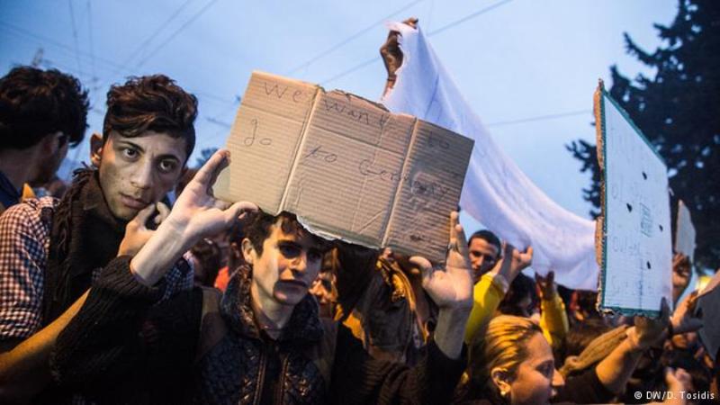 Ζ. Πέτερ: Η Ελλάδα δεν μπορεί να επωμιστεί όλους τους πρόσφυγες - Media