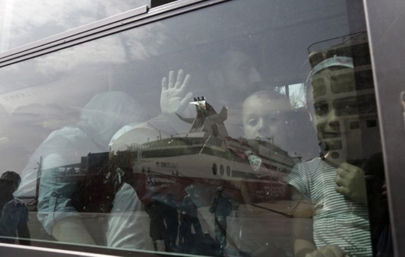 Ιωάννινα: Είκοσι λεωφορεία με πρόσφυγες και μετανάστες στο παλιό αεροδρόμιο   - Media