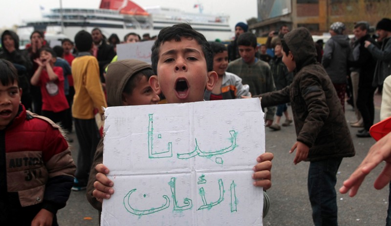 Η κυβέρνηση εξετάζει μεταφορά προσφύγων σε άδεια νησιά - Media