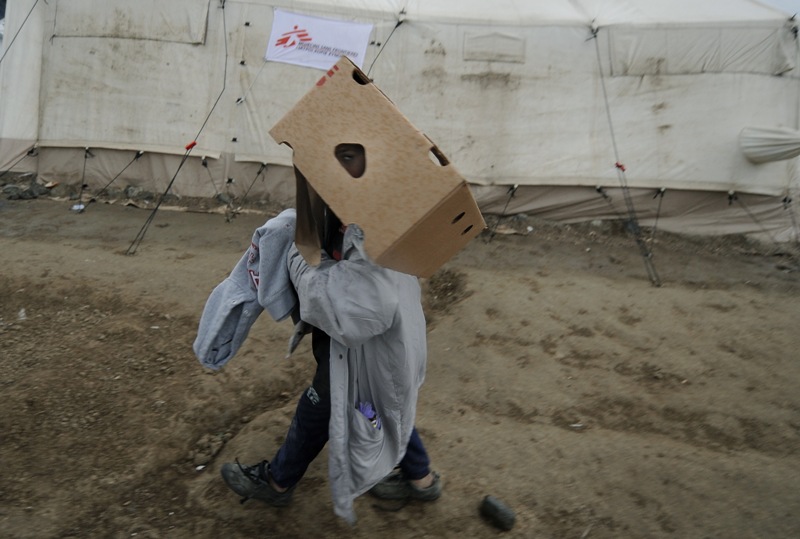 Κλειστά τα σύνορα: Ούτε ένας πρόσφυγας δεν πέρασε στα Σκόπια τις τελευταίες 24 ώρες - Απελπισία στην Ειδομένη (Photos) - Media