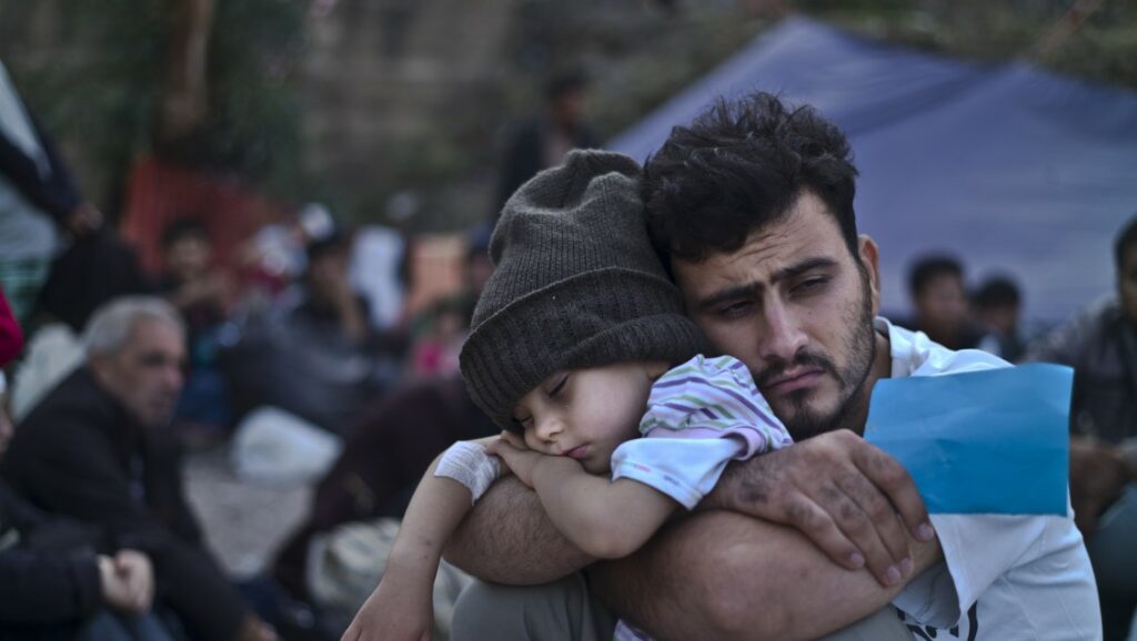 Αrbeit macht frei: Καταναγκαστική εργασία προσφύγων σε στρατόπεδα συγκέντρωσης ζητά η Χρυσή Αυγή - Media