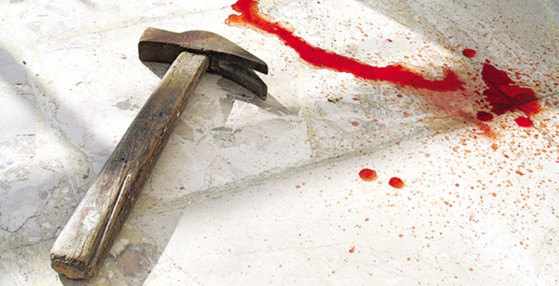 «Άνοιξε» το κεφάλι της πρώην του με σφυρί - Media