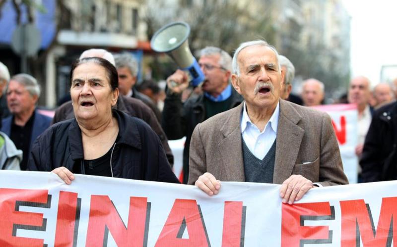 Άγριο παζάρι παίζεται με την Εθνική Σύνταξη - Media
