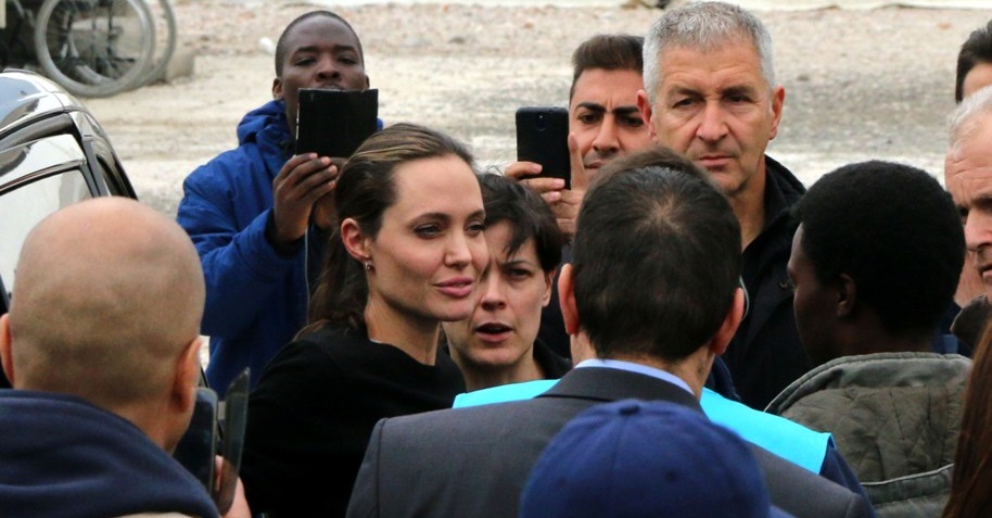 Δείτε το δωμάτιο που θα φιλοξενηθεί η Αντζελίνα Τζολί στη Λέσβο (Video) - Media