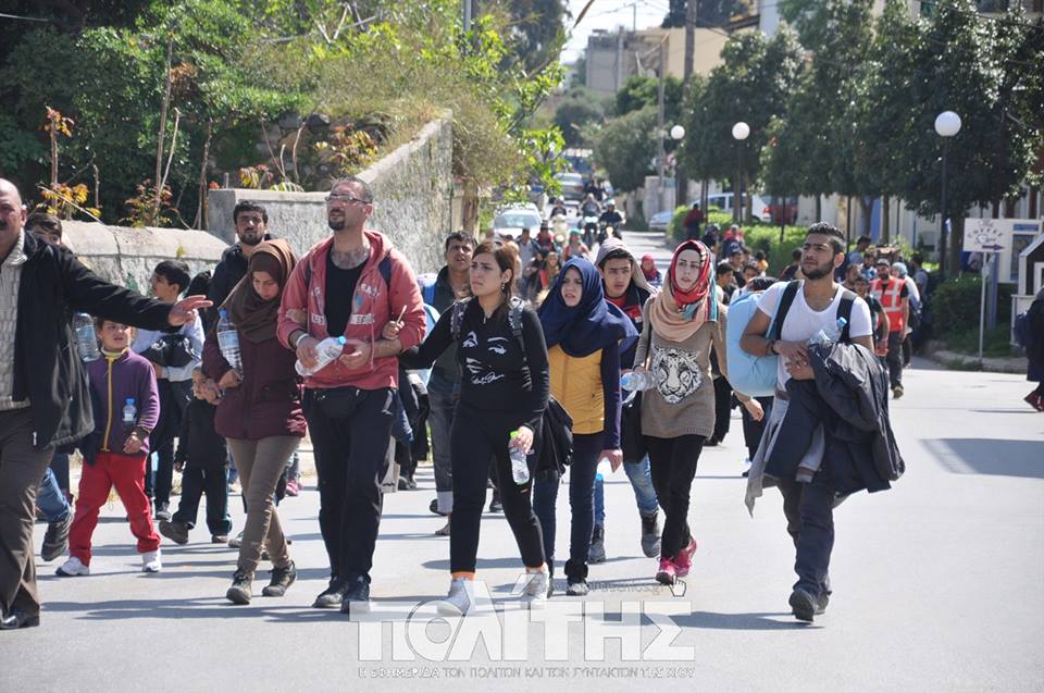 Στο λιμάνι της Χίου κατέληξαν οι 500 πρόσφυγες και μετανάστες που διέφυγαν από το hot spot (Photos/Video) - Media