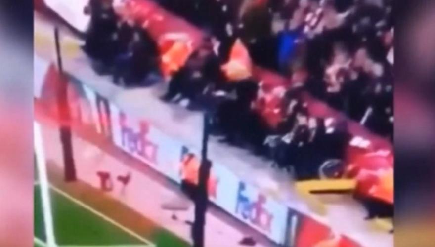Θαύμα στο Άνφιλντ; Οπαδός σηκώθηκε από το αναπηρικό καροτσάκι για να πανηγυρίσει το 4-3! (Video) - Media