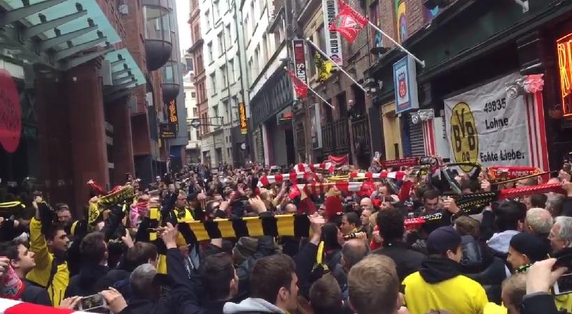 Πολιτισμός! Φίλαθλοι Λίβερπουλ και Ντόρτμουντ τραγουδούν όλοι μαζί το You 