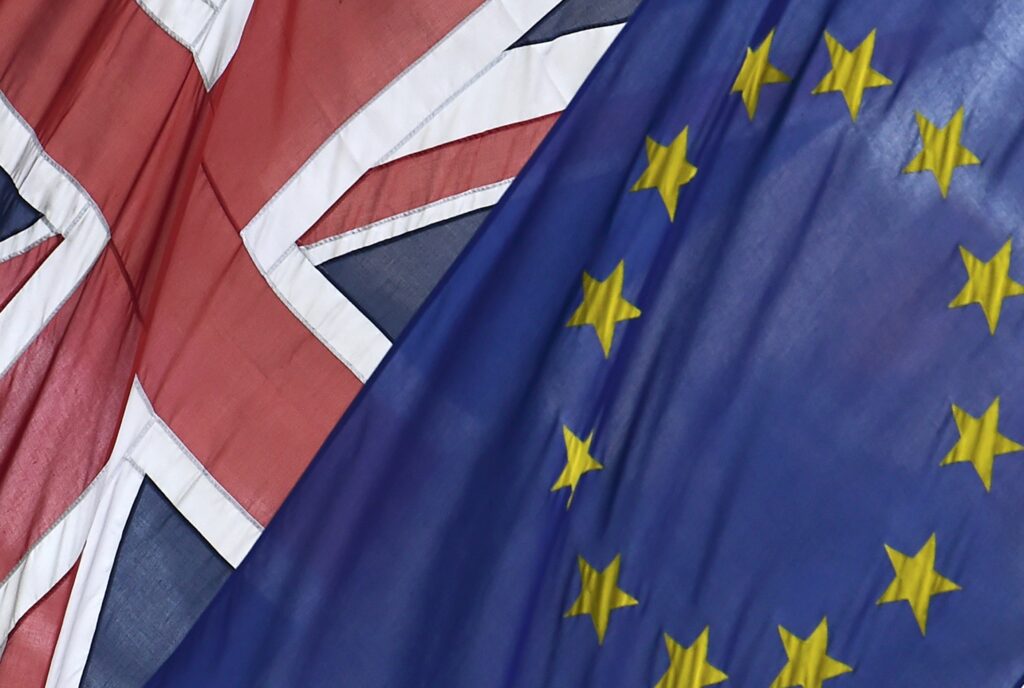 Ανοίγει η ψαλίδα υπέρ του «Brexit» - Media