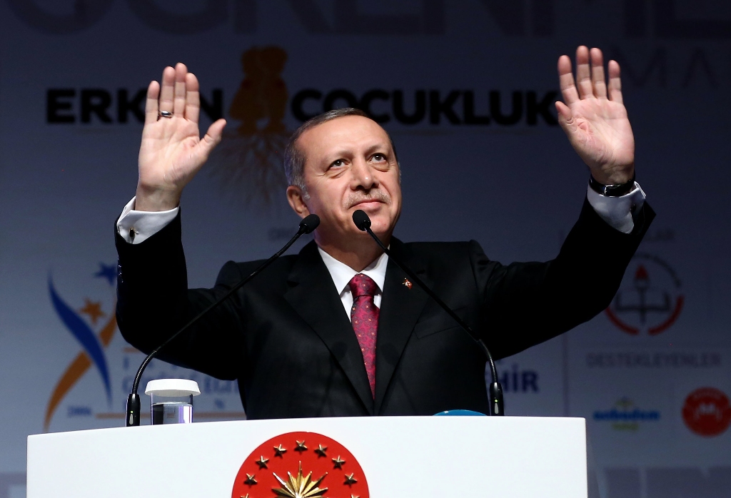 Η Ευρώπη γονατίζει μπροστά στην οργή του «σουλτάνου» Ερντογάν για ένα σατιρικό τραγούδι - Media