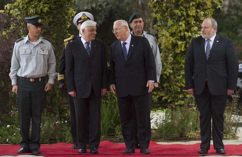 Ο Παυλόπουλος τραγουδά «βράχο βράχο τον καημό μου»  - Media