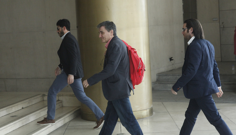 Αγώνας δρόμου για να δώσουν… τα χέρια θεσμοί-κυβέρνηση - Media