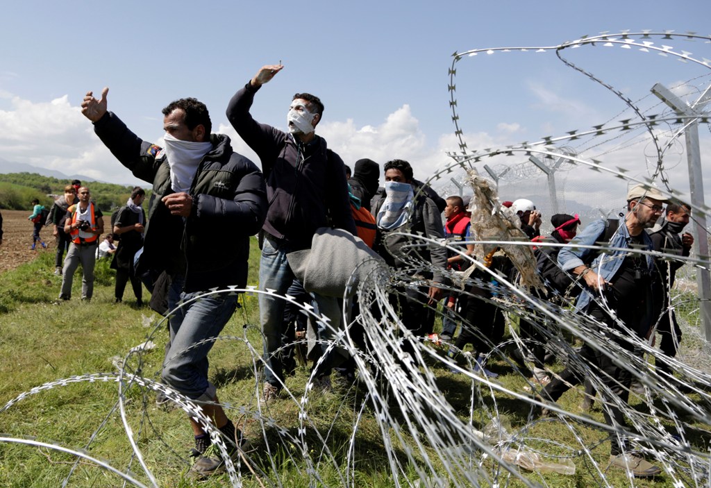 Ειδομένη: Σοκ και οργή στους πρόσφυγες από τη βία και τα χημικά των Σκοπιανών (Photos) - Media