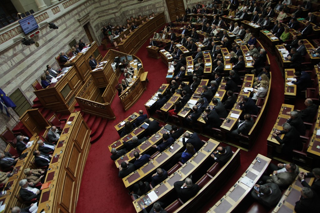 Τα «θαλασσοδάνεια» φέρνουν… τρικυμία στη Βουλή - Σφοδρή αντιπαράθεση πολιτικών αρχηγών (LIVE) - Media