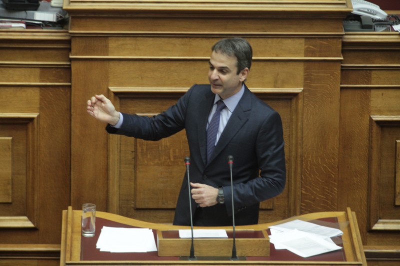 Μητσοτάκης προς Τσίπρα: Θα μας βάλετε και τρία μέτρα κάτω από το χώμα; - Media